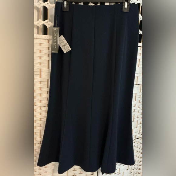 NYCC Navy Skirt - Picture 4 of 6